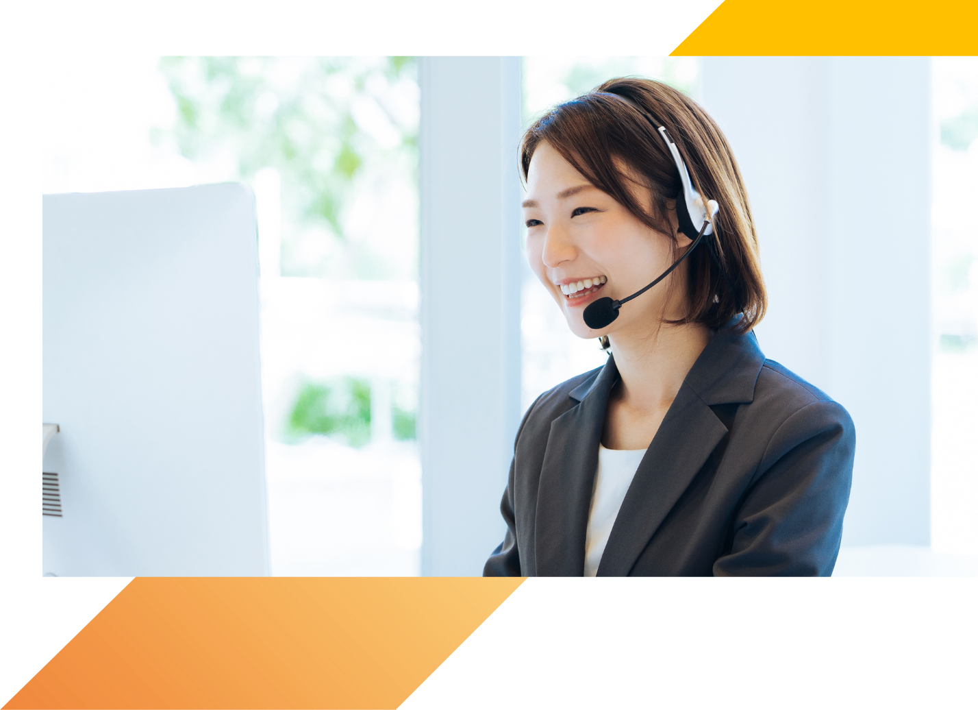 cx業務支援を行う女性