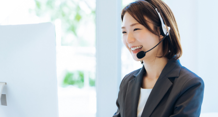 CX業務支援を行う女性